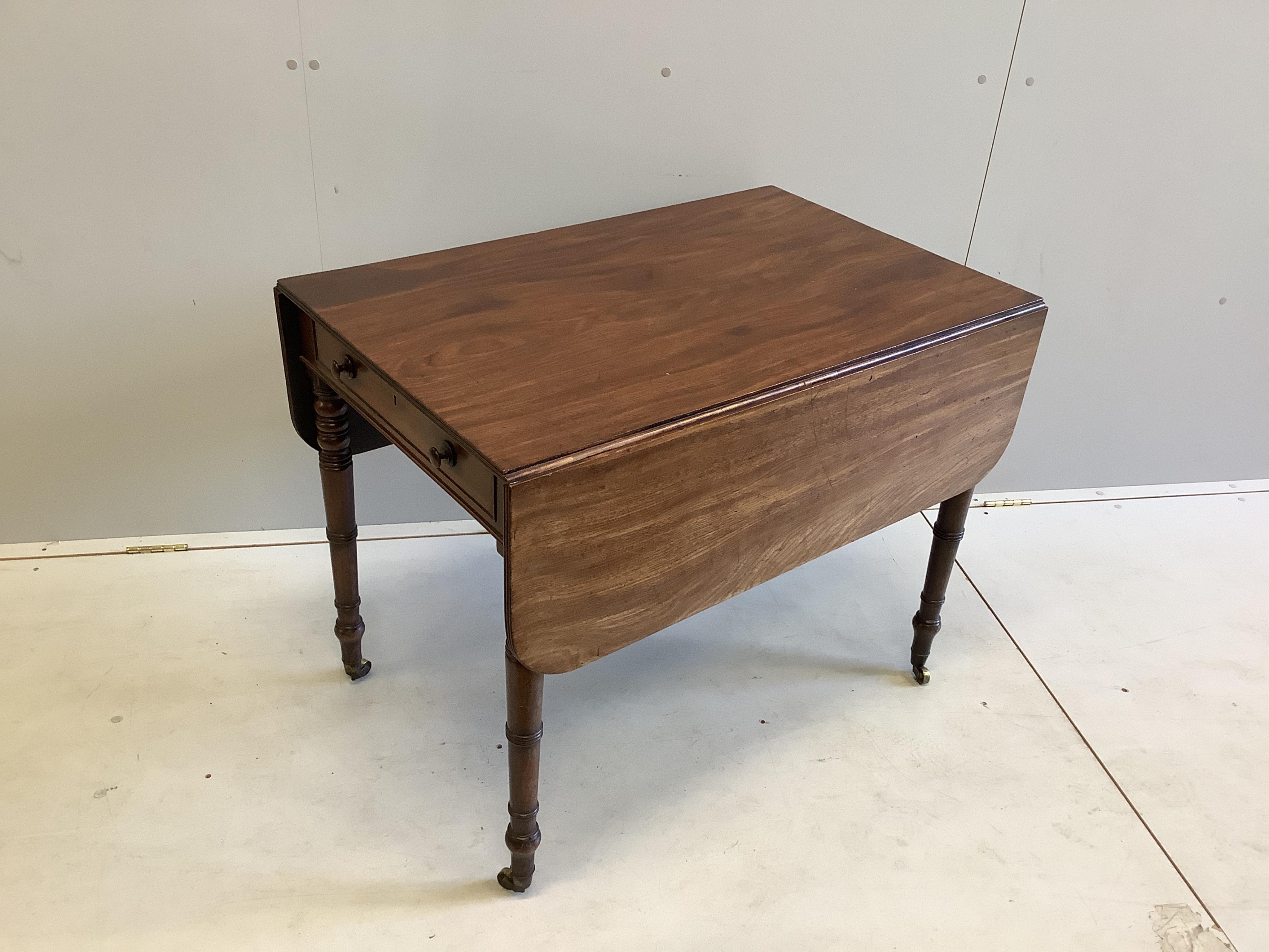 A Regency mahogany Pembroke table, width 91cm, depth 61cm, height 71cm